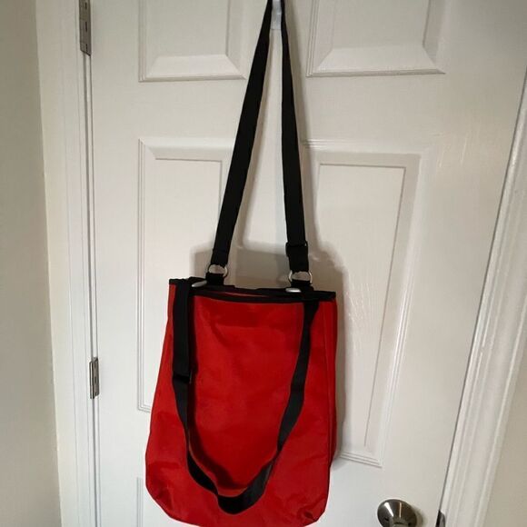 Jumbo zipper messenger bag red nylon. - Picture 2 of 8